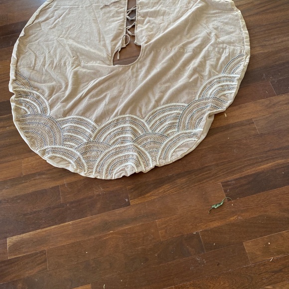 54" Round Christmas Tree Skirt With Embellishments... - Picture 2 of 2